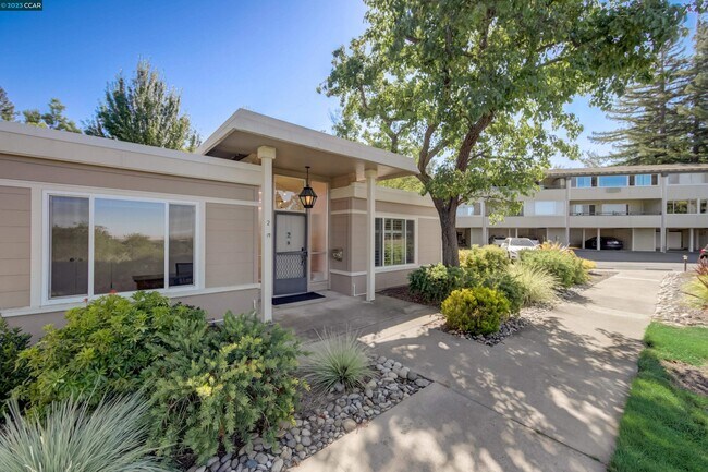Foto del edificio - 2101 Skycrest Dr