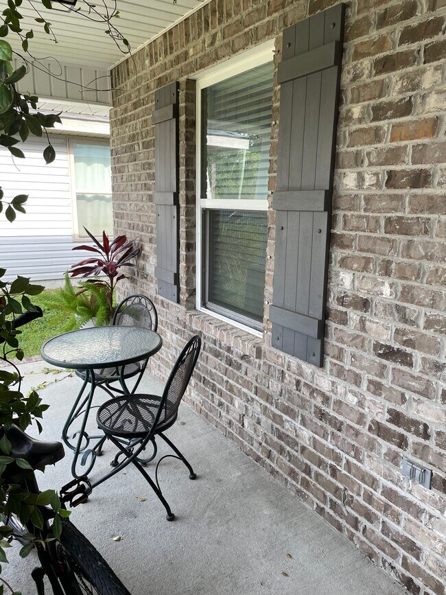 Foto del edificio - 320 Seamarge Ln