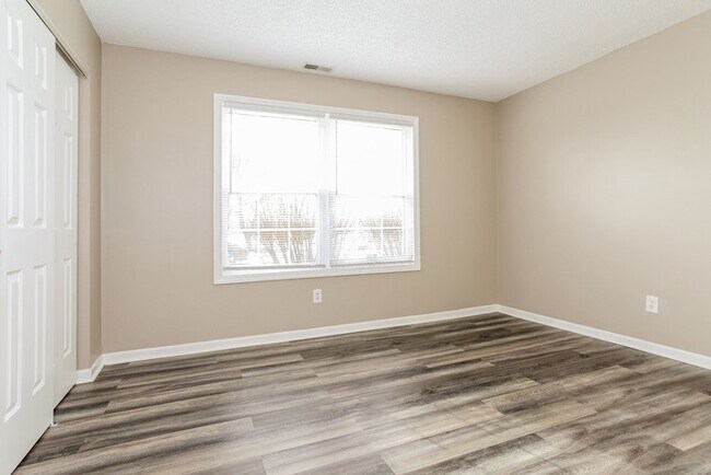 Building Photo - Adorable Brick Ranch
