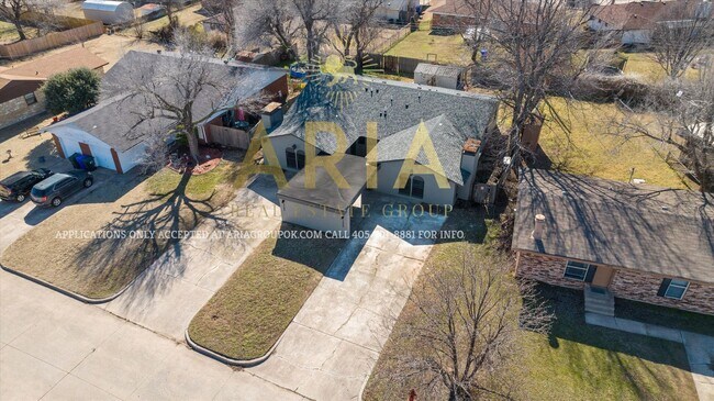 Foto del edificio - TOUR NOW for ESTIMATED MOVE IN BY 6/9/25! ...