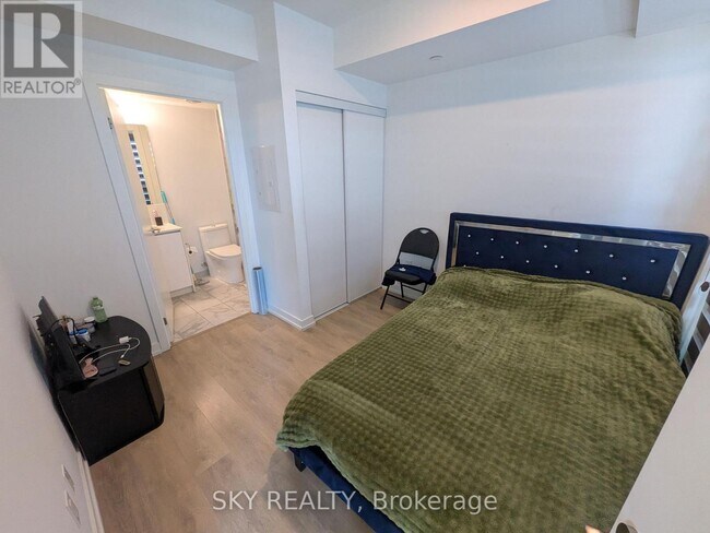 Photo du bâtiment - 1100 Sheppard Ave W