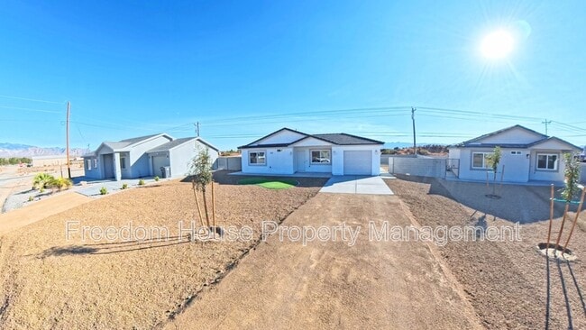 Foto del edificio - 581 Valiant Ave