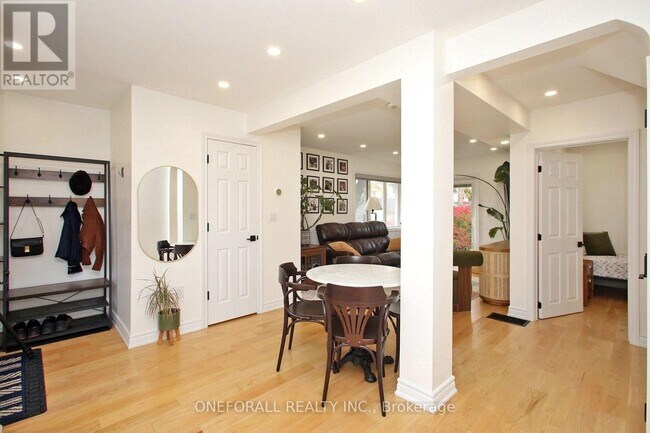 Building Photo - 10 Esmond Crescent