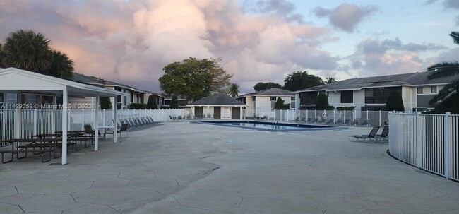 Building Photo - 9731 Hammocks Blvd