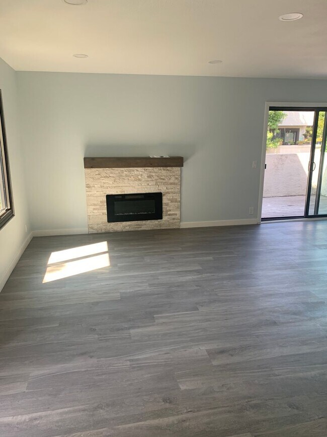 Foto del edificio - Beautiful 2 Bed 2.5 Bath Condo Home in Poi...