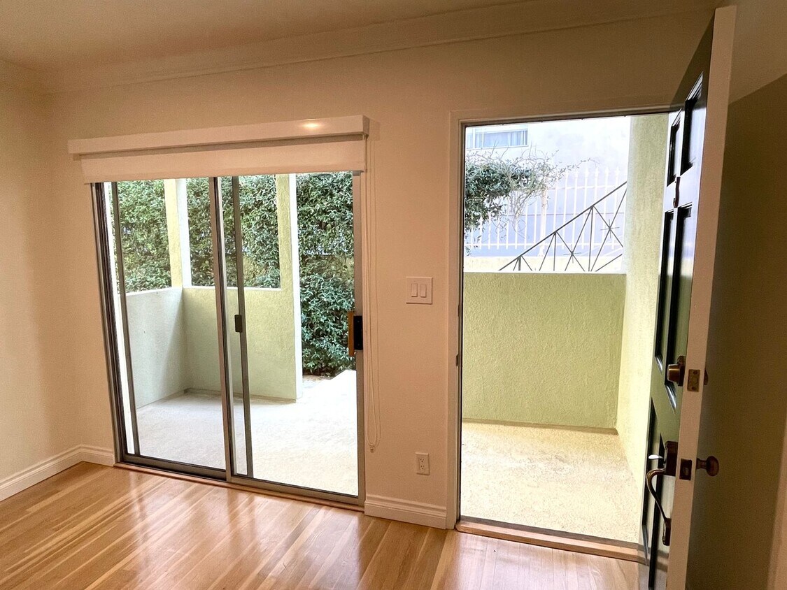 Foto principal - 1451 Armacost Ave