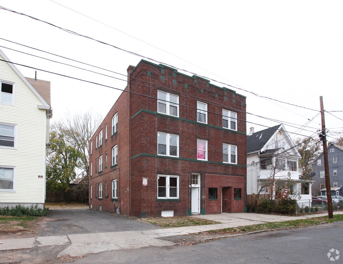Primary Photo - 40 Dewey St