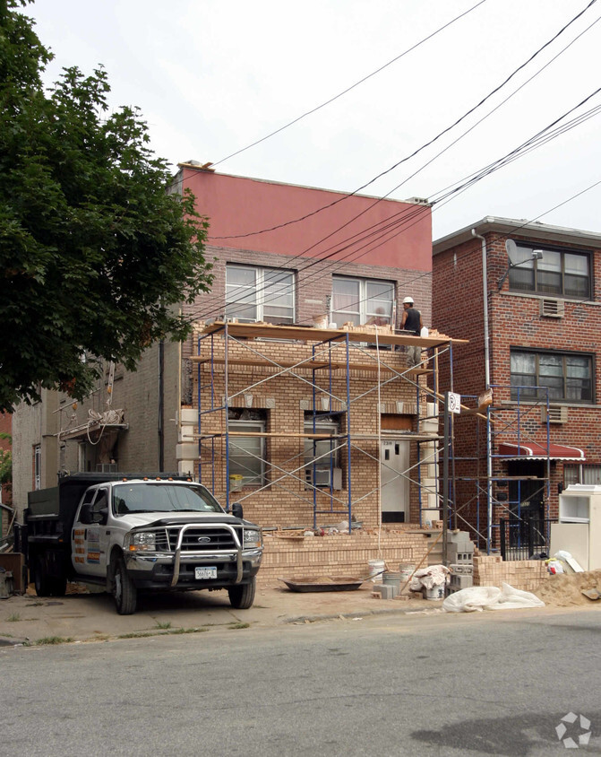 Primary Photo - 2319 W 12th St