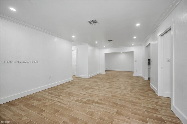 Foto del edificio - 3 br, 2 bath House - 4900 SW 7th St