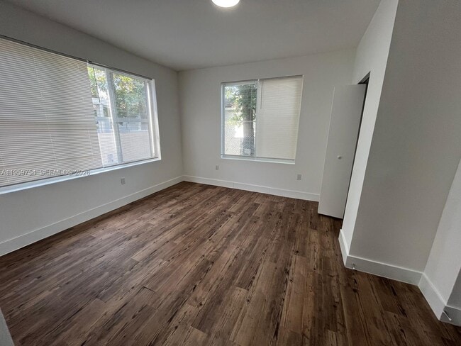 Foto del edificio - 321 SW 9th Ave