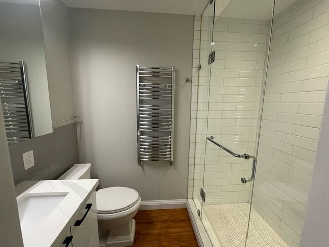Bathroom - 828 Bloor St W