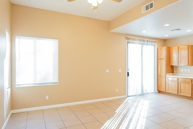 Foto del edificio - 6480 Raven Hall St