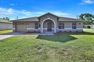 Building Photo - 2410 High Hollow Dr