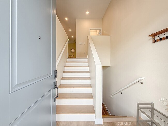 Building Photo - 2860 Via Descanso