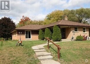 Building Photo - 130 Cousins Dr E