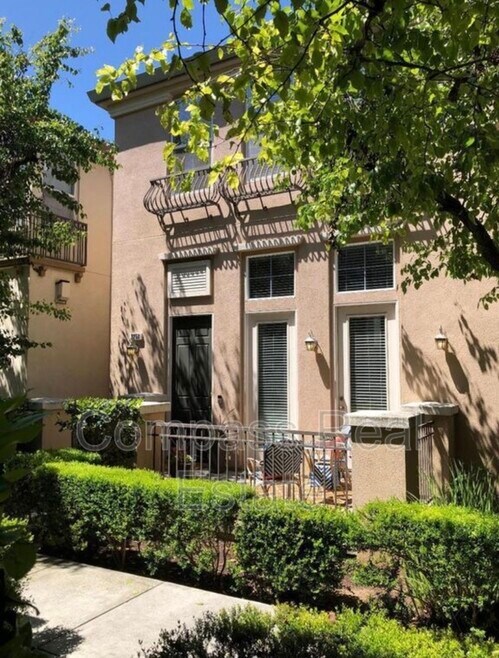 2258 Golden Crest Commons