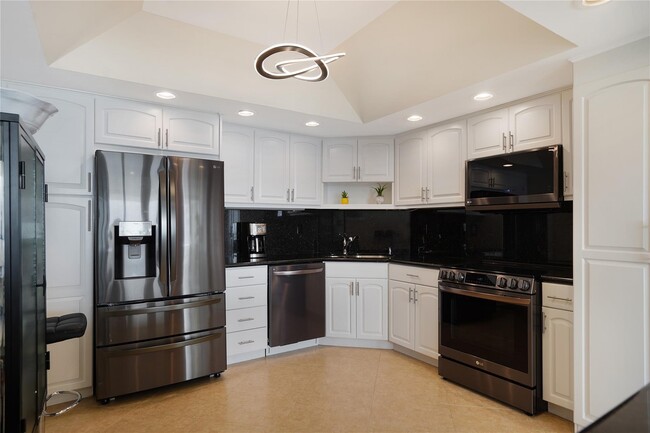 Foto del edificio - 2100 S Ocean Lane Unit 2508