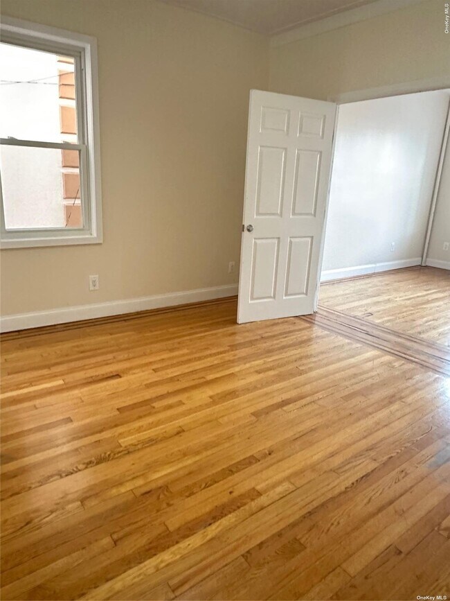 Foto del edificio - 31-38-38 103rd St