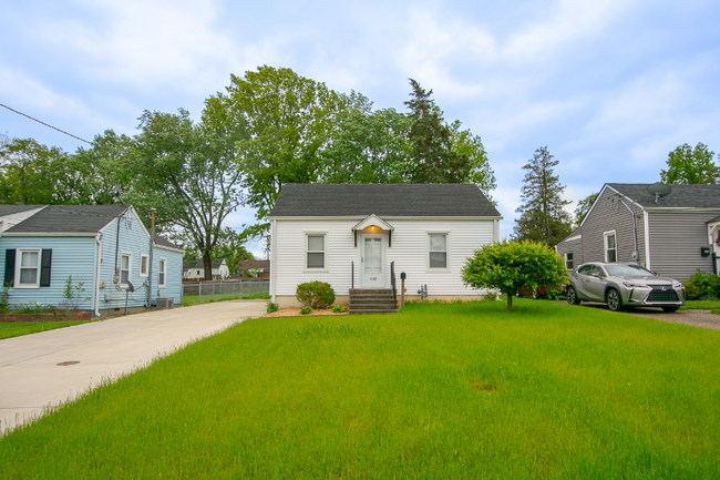 Building Photo - 1518 McKay Ave