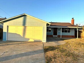 Building Photo - 4571 Alhambra Dr