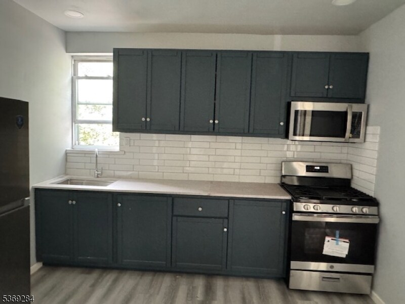 Foto principal - 730 W 4th St
