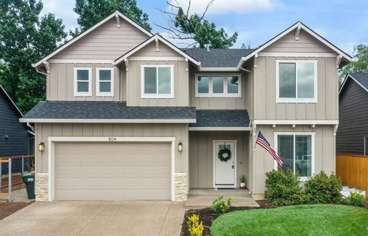 Foto principal - Gorgeous Newer 5 Bedroom Brownsville Home