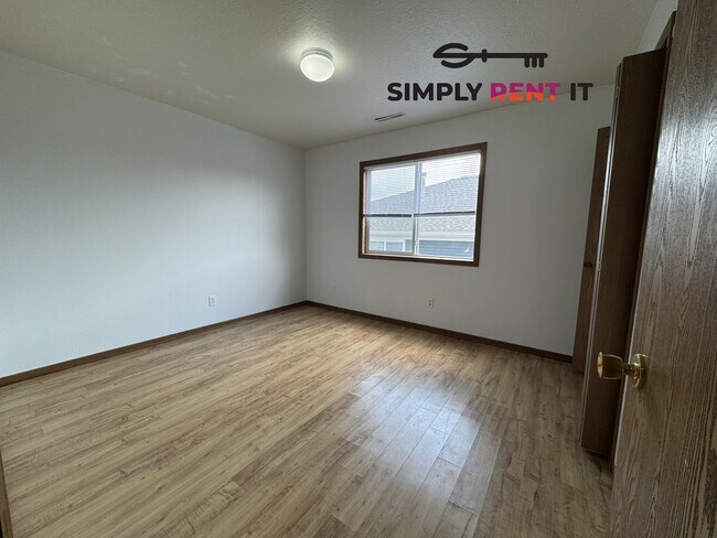 Foto del edificio - 3 Bedroom 2 Bathroom with Internet!