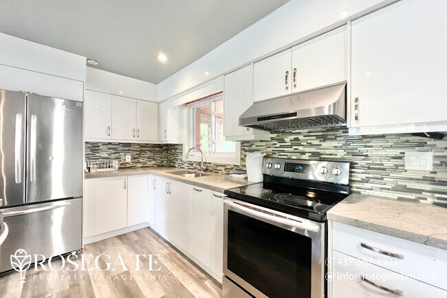Building Photo - Spacious 5-Bedroom, 2-Bathroom Home in Kit...