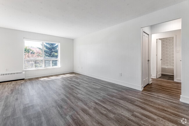 2BR, 1BA - 893SF - Living Room - 1301 Dundas St W