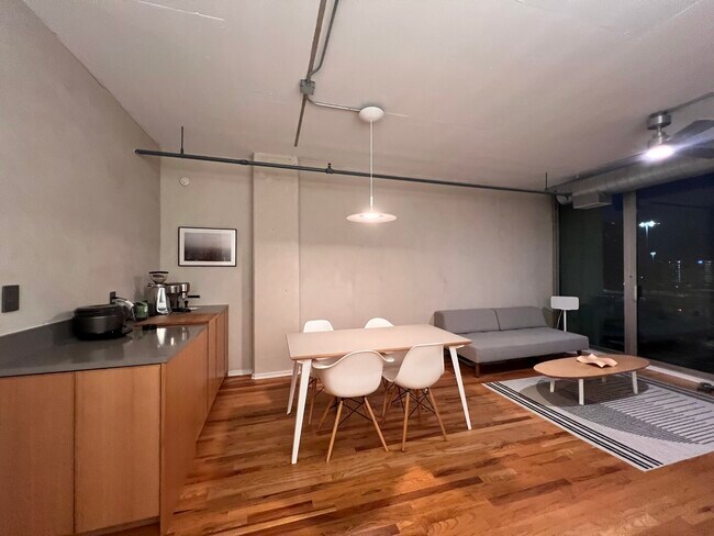Foto del edificio - 700 W Van Buren St
