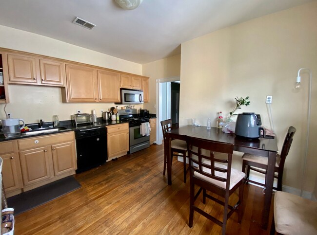 Building Photo - 22 Curtis Ave