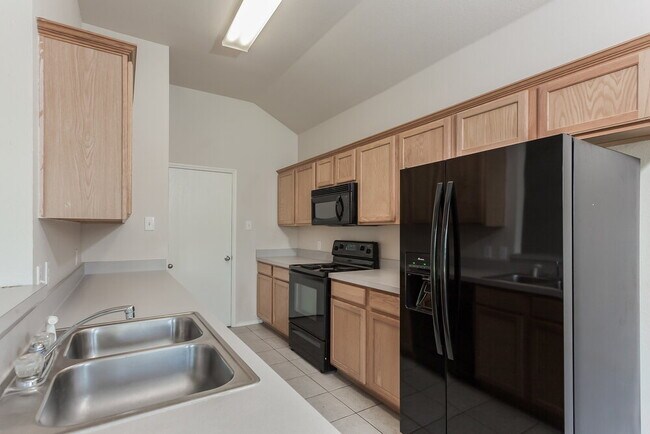 Building Photo - 10436 Fossil Hill Dr