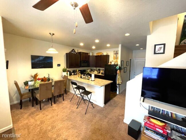 Building Photo - 2 br, 2.5 bath Townhome - 1472 Sepia Ave.