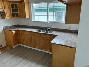 Building Photo - 870 32nd St