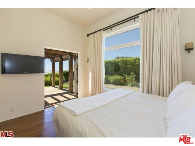 Foto del edificio - 29458 Bluewater Rd