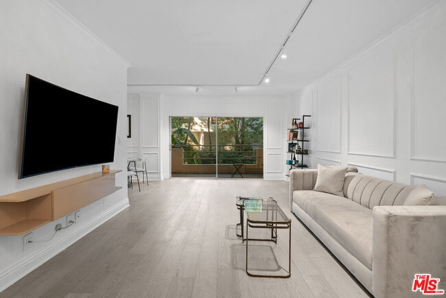 Foto del edificio - 1131 Alta Loma Rd