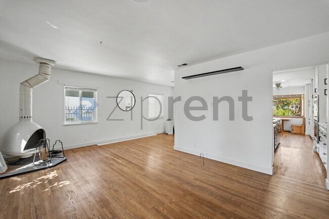 Building Photo - Unit