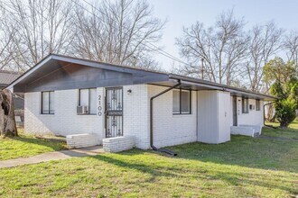 Building Photo - 1100 S Willow St