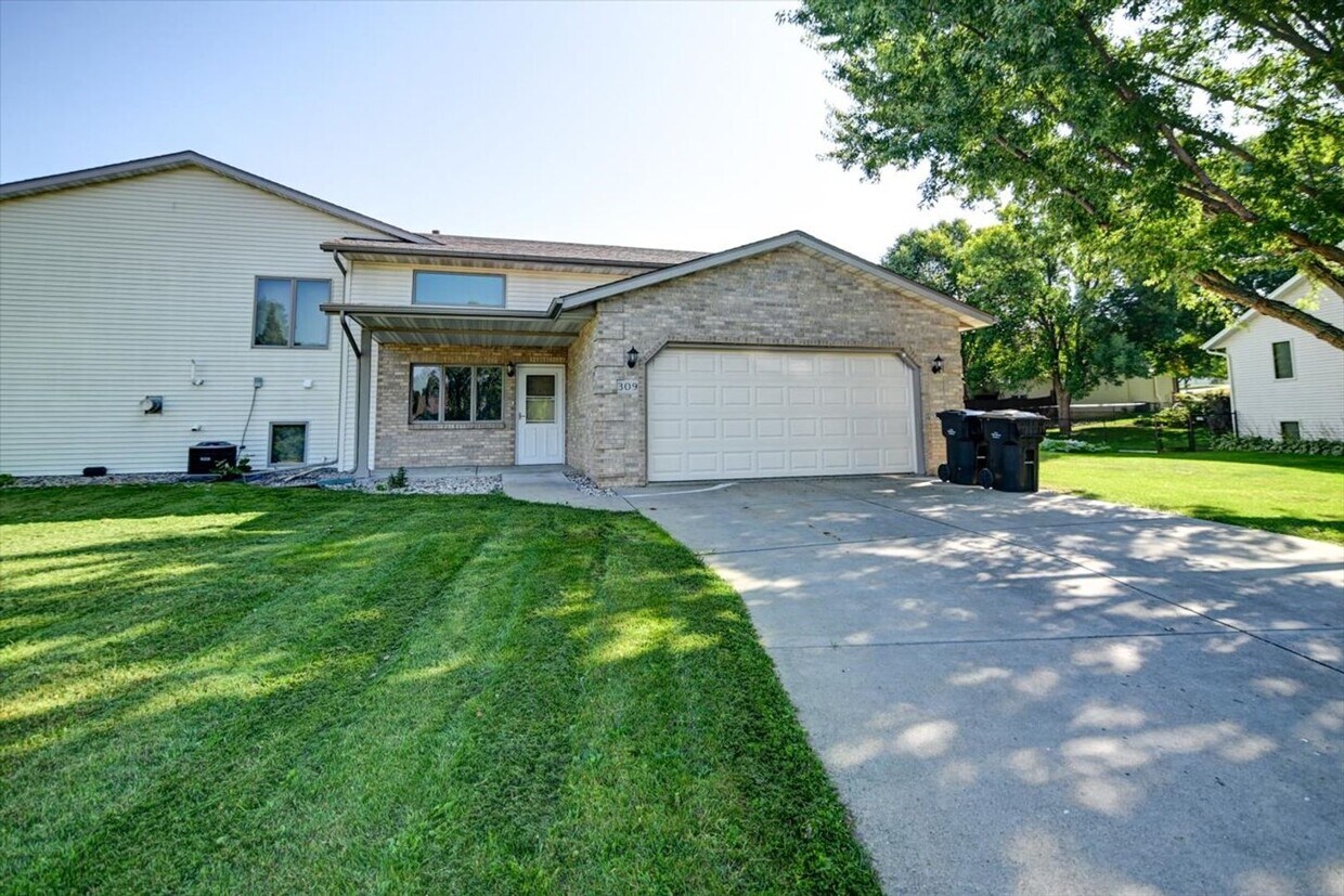 Primary Photo - 309 Trail Side Dr
