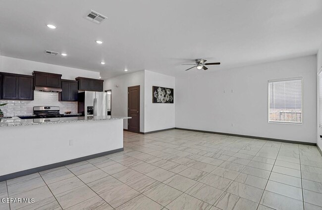 Foto del edificio - 4572 Mark Avizo