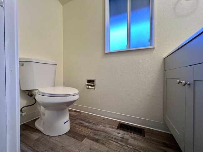 Foto del edificio - Marine Hills - Interior completely remodel...