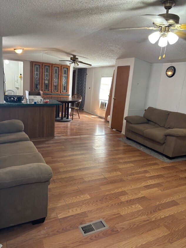 Building Photo - 113 Danos Ln