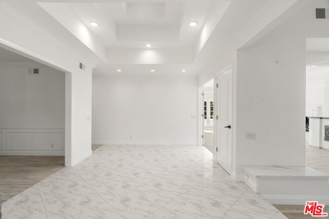 Building Photo - 3217 Hutton Dr