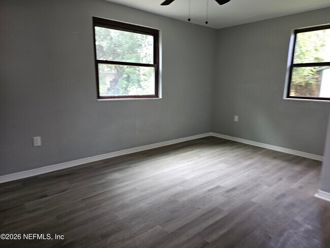 Foto del edificio - 1407 W 31st St