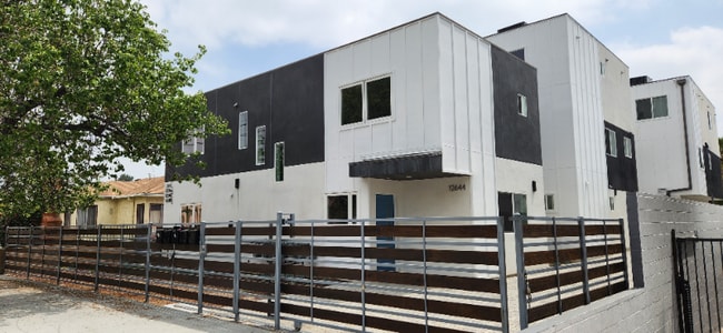 Foto del edificio - 12648 Oxnard St