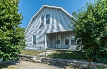 Building Photo - 113 E 15th St