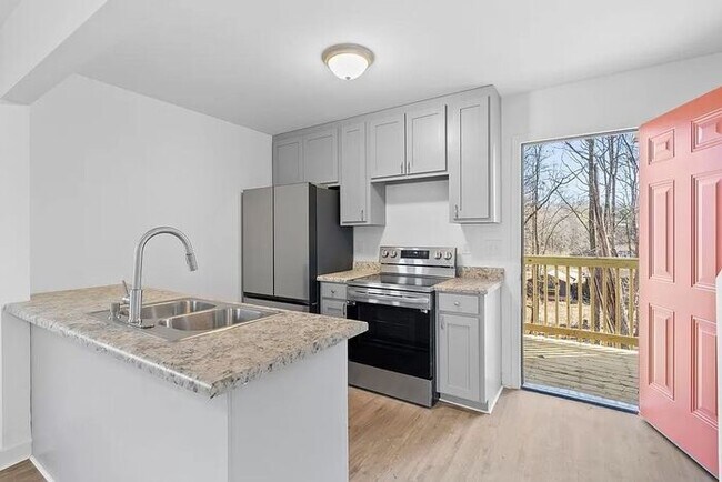 Foto del edificio - New Two Bedroom Townhouse for Rent!