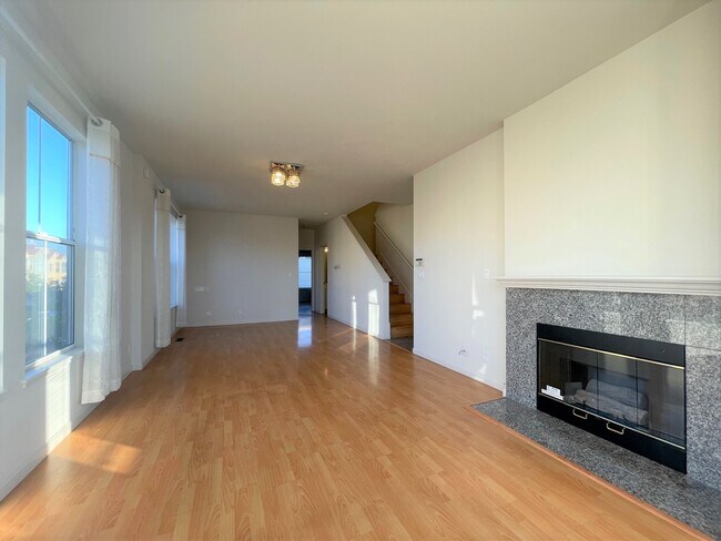 Building Photo - 2601 Newhall St