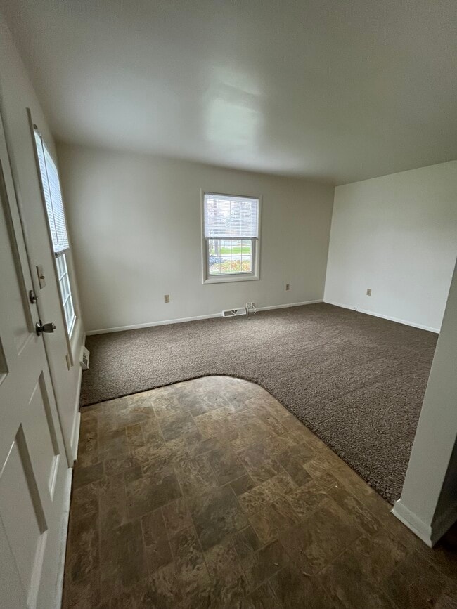 Living room - 4052 W Lake Rd