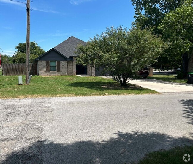 Building Photo - 501 Hobbs Ave